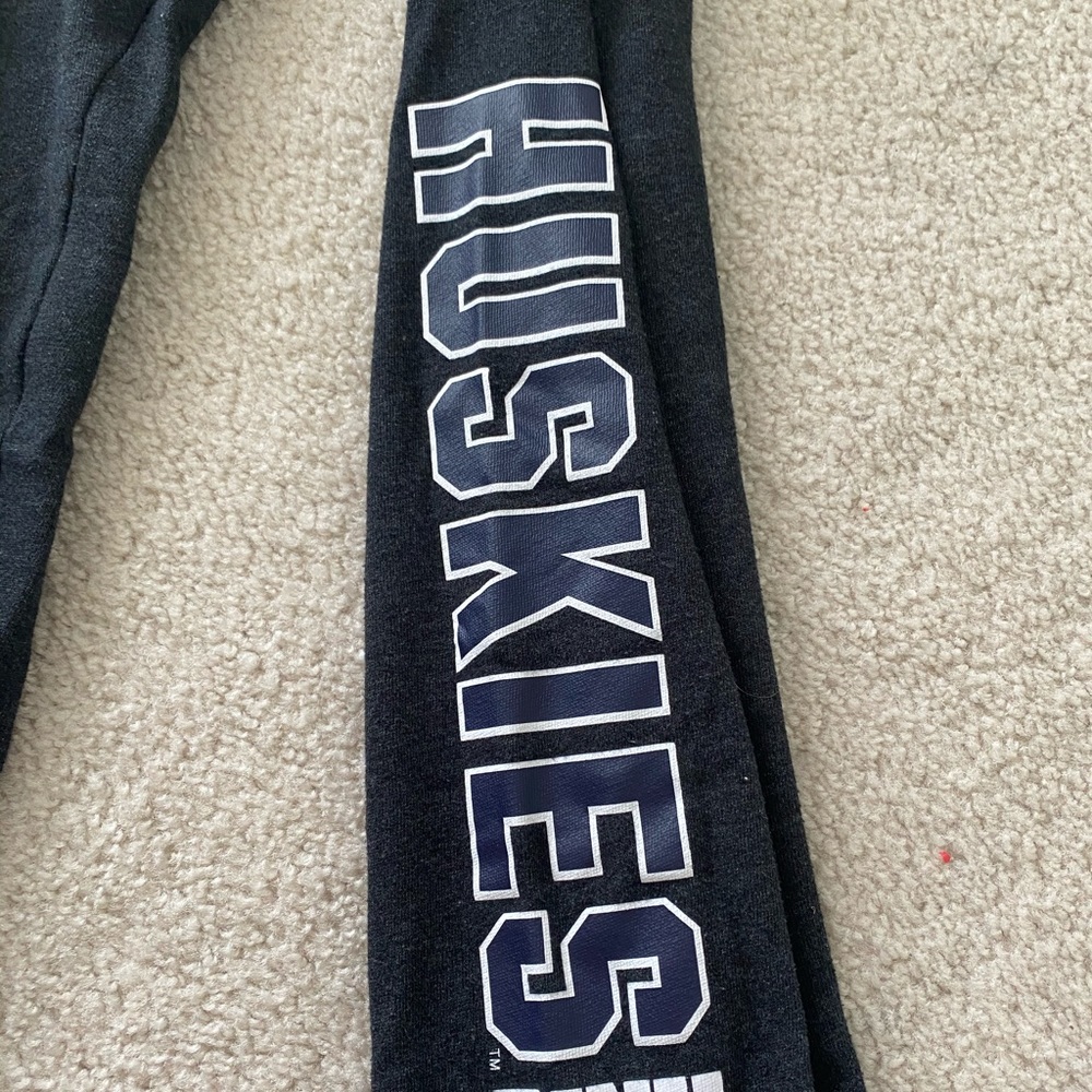 VS/ Pink UCON huskies sweatpants